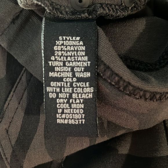 NWOT Sanctuary Camo Jeggings Back Pockets Sculpted Booty Medium 💗 - Picture 6 of 6